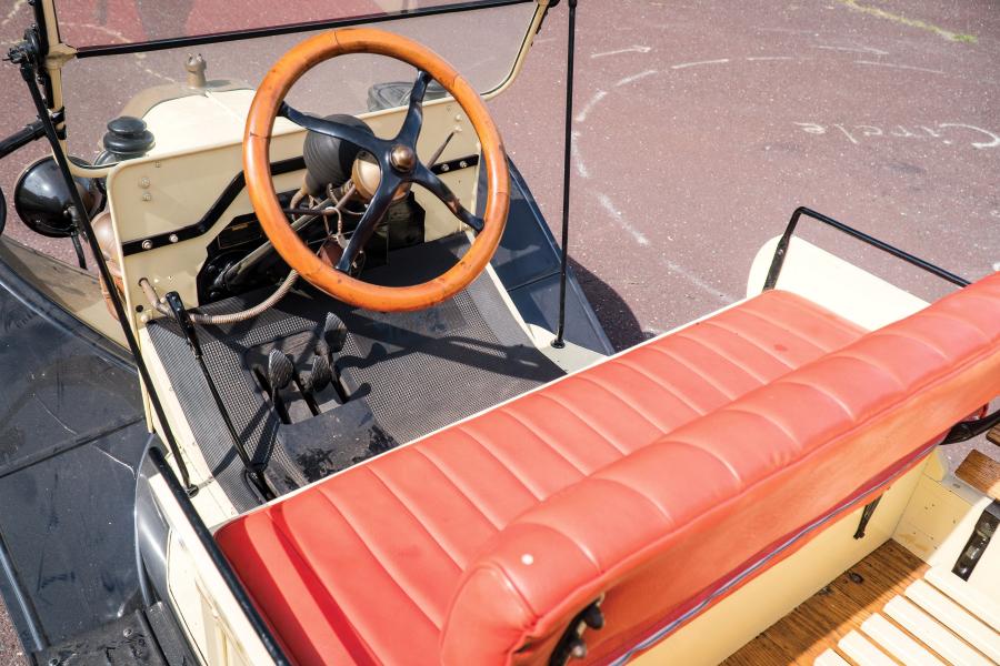 Интерьер Ford Model T Pickup 1915 года  (фото 14 из 14)